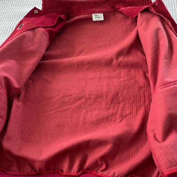 The Red i Corduroy jacket with detachable sleeves. - Picture 9 of 10